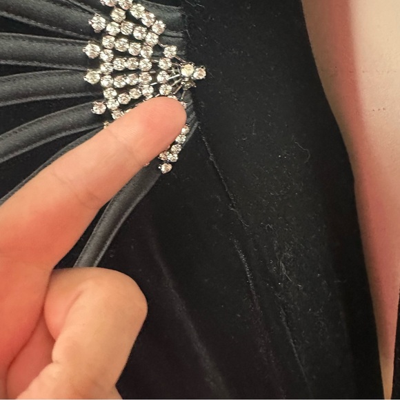 Tadashi Shoji Black Velvet LongSleeve Sparkly Jewel Pendant Side MaxiDress NWT S - Picture 16 of 16